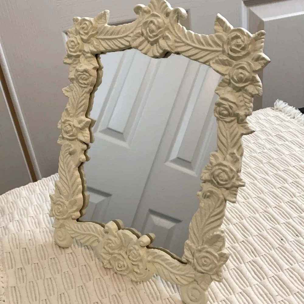 💗 Vintage 9 X 7 , framed mirror in ivory color in great condition